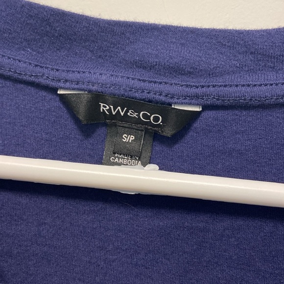 RW&Co V neck t-shirt, small - Picture 6 of 7